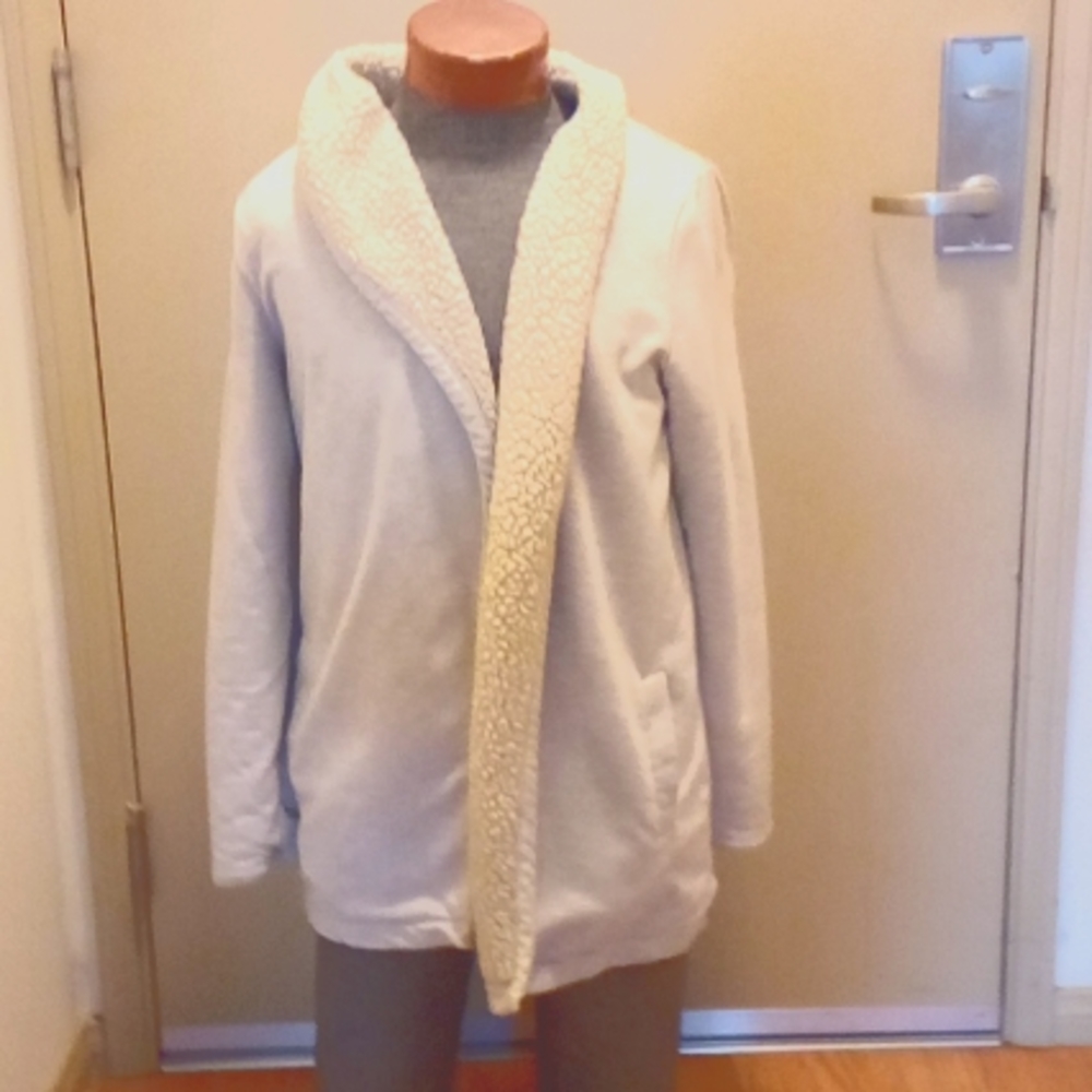Koolaburra by UGG Gray Sweater.. MUST SELL